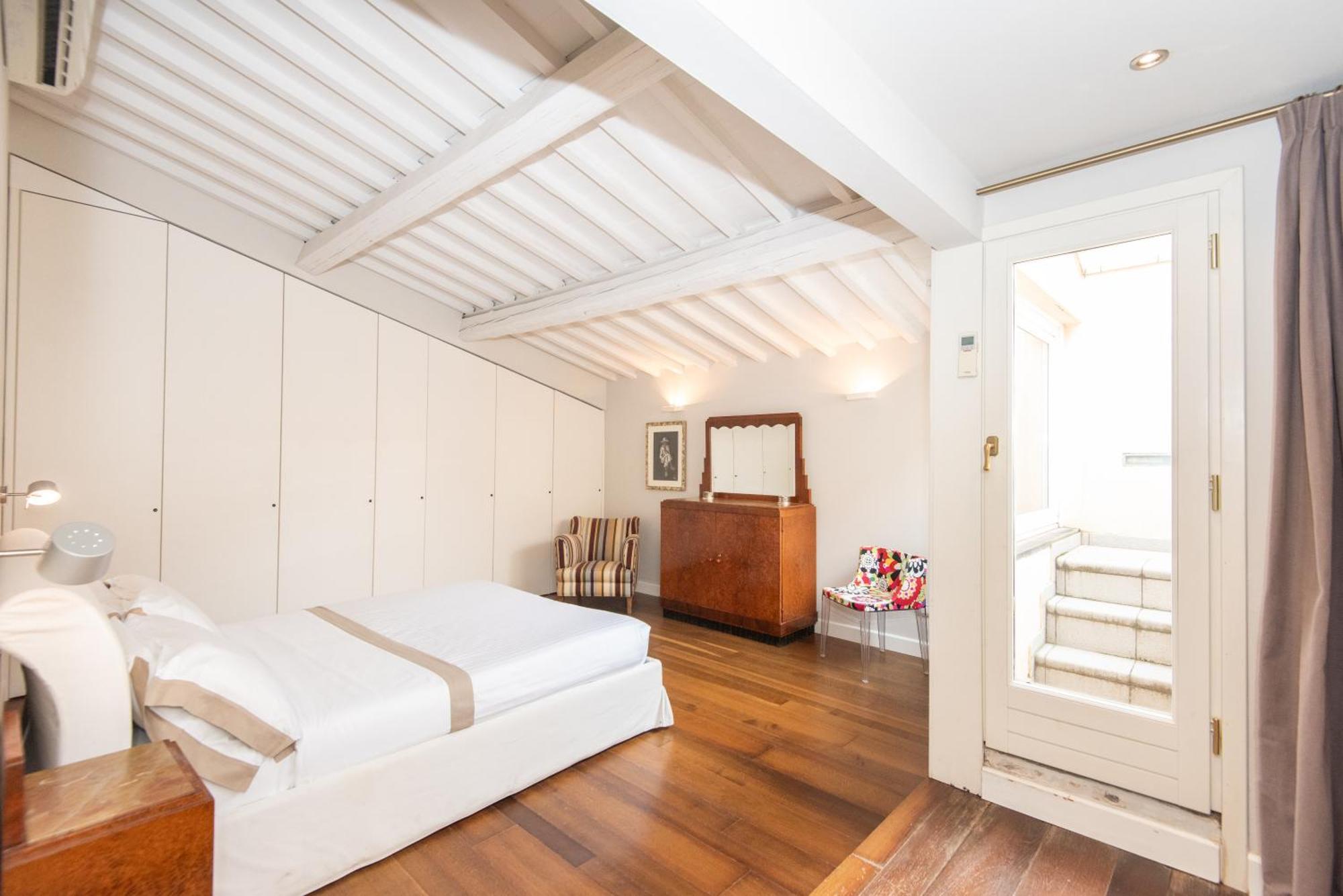 Giambologna Attic By Firenze Prestige Apartment Luaran gambar